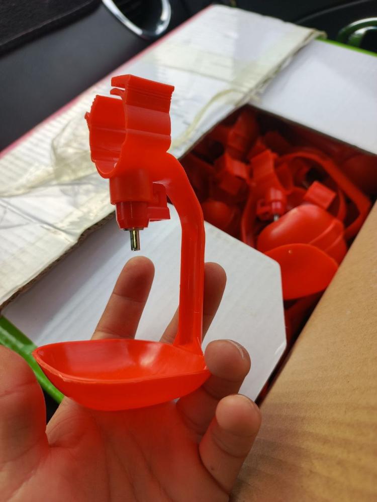 Avtomat suv idishlari parrandalar uchun